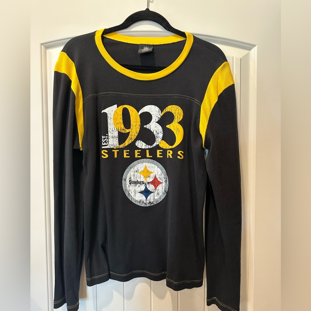 NFL Team Apparel Black and Gold Women's Long Sleeve Tee. X-Large.